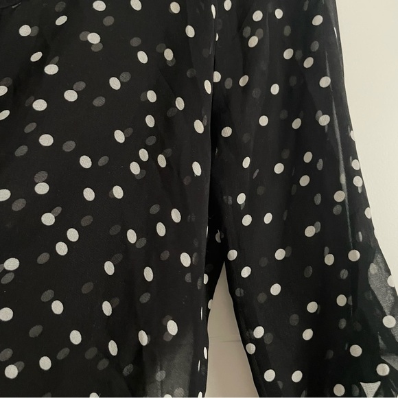 3/$25 Garage Dot Blouse - Picture 3 of 6